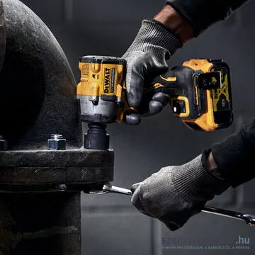 DEWALT DCF922N-XJ Szénkefementes akkus ütvecsavarozó (18V) (1/2