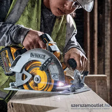 DEWALT DCS573NT-XJ Akkus szénkefementes körfűrész TSTAK kofferben (18V) (Akku és töltő nélkül)