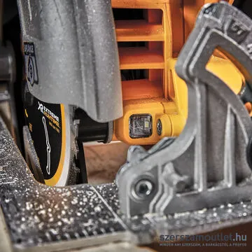 DEWALT DCS573NT-XJ Akkus szénkefementes körfűrész TSTAK kofferben (18V) (Akku és töltő nélkül)