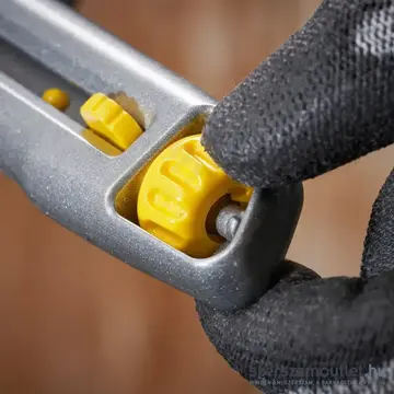STANLEY InterLock fémházas tördelhető pengés kés 18mm (0-10-018)
