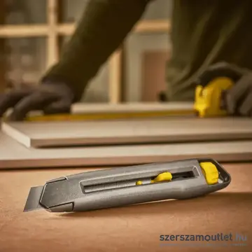 STANLEY InterLock fémházas tördelhető pengés kés 18mm (0-10-018)