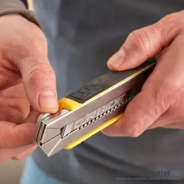 STANLEY FatMax fémházas tördelhető pengés kés fémmegvezetéses 18mm + 6db penge (0-10-481)