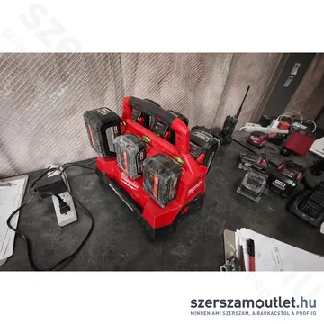 MILWAUKEE M18 PC6 Multizónás akkutöltő, PACKOUT kompatibilis