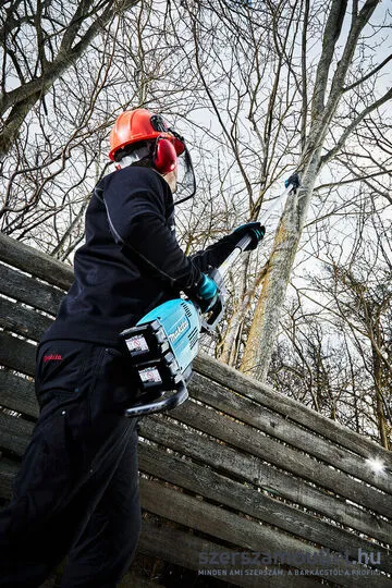 MAKITA DUA300Z Akkus szénkefementes magassági ágvágó 2238mm (2x18V) (Akku és töltő nélkül!)